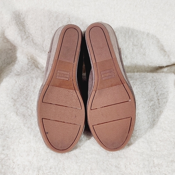 Tom’s Taupe Grey Suede Kelsey Booties Size 7W - Picture 9 of 9